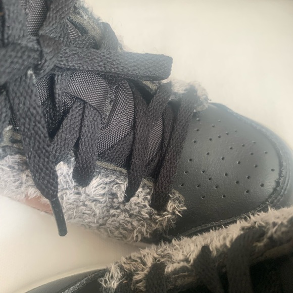 Adorable Fuzzy Air Jordan with Rose gold Nike logo Toddler size 9 toddler - Picture 9 of 11